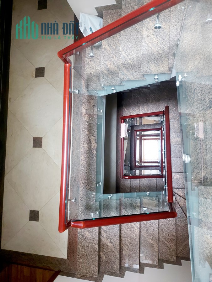 Bán nhà Duy Tân DT 42m2, mặt tiền 4m, chỉ 6 tỷ 7, “ô tô vào nhà, kinh doanh đỉnh” LH A Phúc: