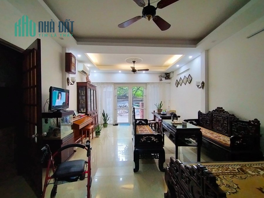 Bán nhà Phạm Văn Đồng DT 61m2, mặt tiền 5m, chỉ 5 tỷ 2, “ô tô vào nhà, kinh doanh đỉnh” LH A Phúc: