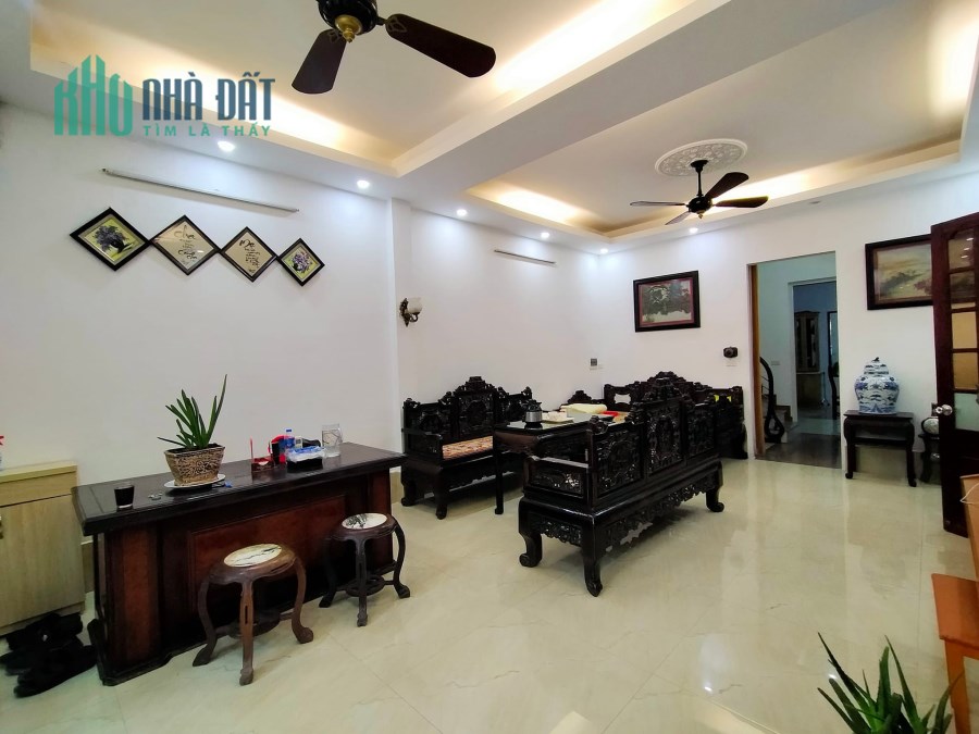 Bán nhà Phạm Văn Đồng DT 61m2, mặt tiền 5m, chỉ 5 tỷ 2, “ô tô vào nhà, kinh doanh đỉnh” LH A Phúc: