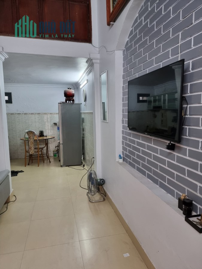 Dt 34m, nhà 3 tầng, giá hơn 2 tỷ, có nhà Ngọc Thuỵ.