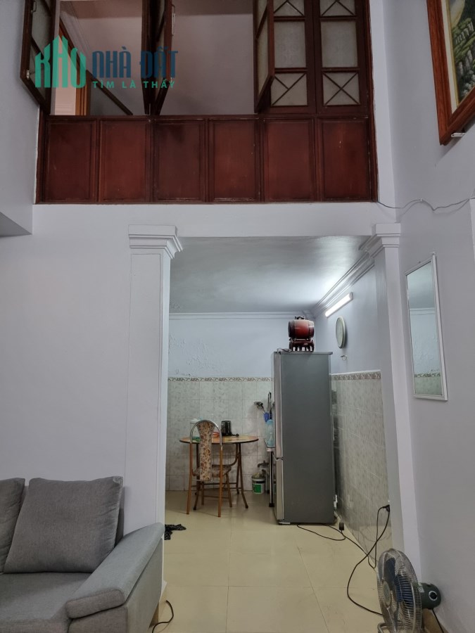 Dt 34m, nhà 3 tầng, giá hơn 2 tỷ, có nhà Ngọc Thuỵ.