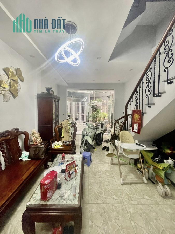 💥 Bán nhà Phố Phương Mai, 45m2 4T MT 4.2m, Ô tô đỗ cửa, Chỉ 7.5 Tỷ 💥