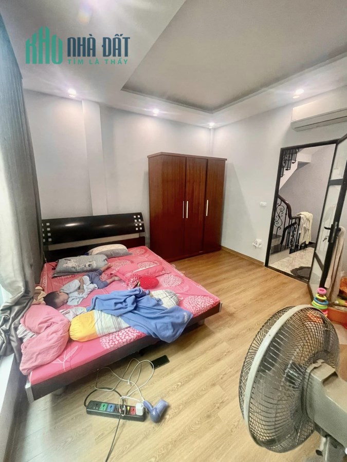 💥 Bán nhà Phố Phương Mai, 45m2 4T MT 4.2m, Ô tô đỗ cửa, Chỉ 7.5 Tỷ 💥