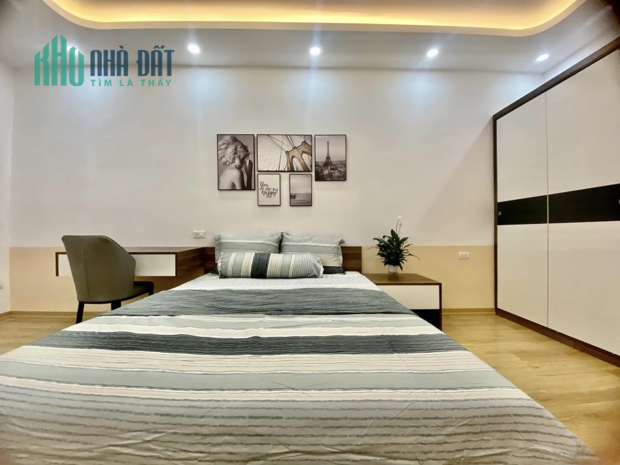Bán nhà Phân lô Chùa Láng, cạnh ĐH Ngoại Thương,KD Cho thuê,Online, 40m2x6T,Otô cạnh 5m