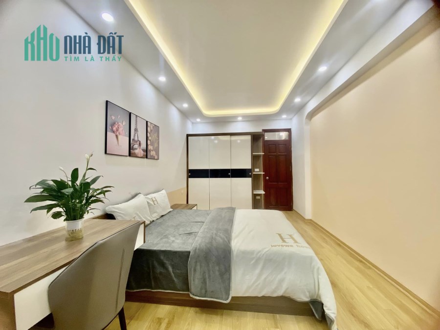 Bán nhà Phân lô Chùa Láng, cạnh ĐH Ngoại Thương,KD Cho thuê,Online, 40m2x6T,Otô cạnh 5m