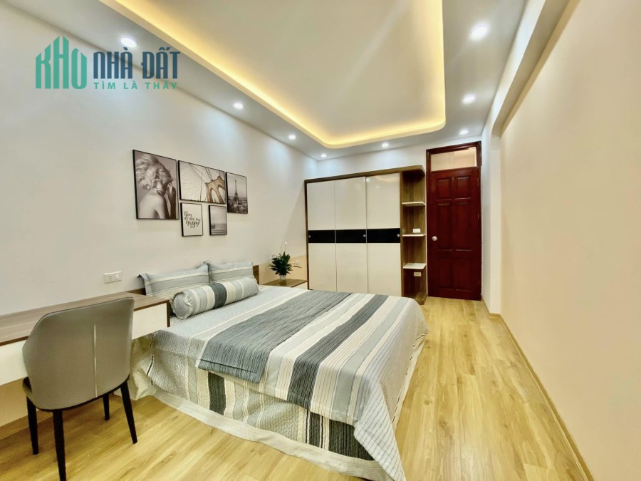 Bán nhà Phân lô Chùa Láng, cạnh ĐH Ngoại Thương,KD Cho thuê,Online, 40m2x6T,Otô cạnh 5m