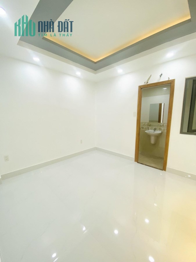Bán nhà ngộp Gò Vấp - HXH - Chỉ 2 tỷ 800 -  Nhà mới - Sổ vuông