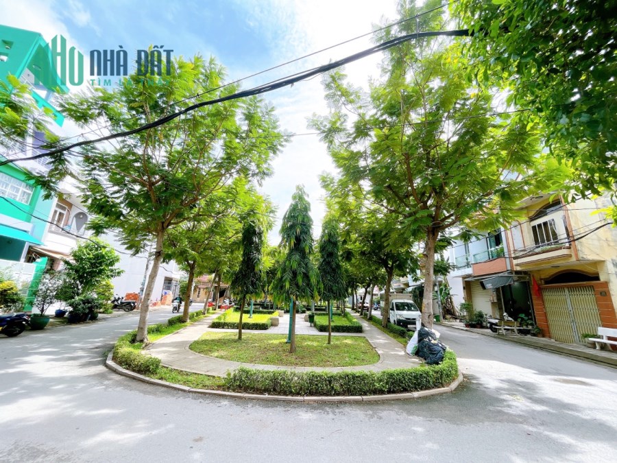 Bán nhà khu công viên, đường Kênh Tân Hóa, Quận Tân Phú (ngay Đầm Sen, Hòa Bình). Nhà mới đẹp 3 tấm