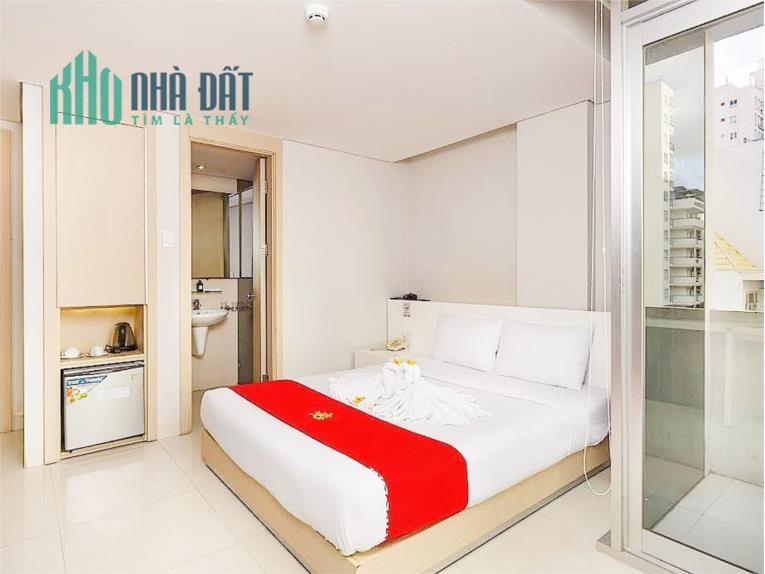 Bán Ks mặt tiền đường Nguyễn thiện thuật  phố Tây nha trang giá 100 tỷ
