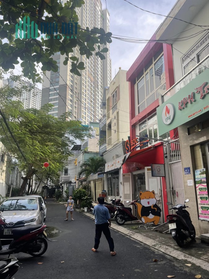 Về quê nên bán nhà HXH Nguyễn Hữu Cảnh, sát bên Landmark 81, 5 tầng, chỉ 12 tỷ 900