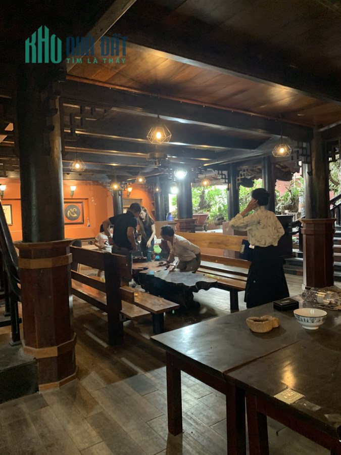 CẦN BÁN NHÀ GỖ TTTP NHA TRANG DT 600M2 GIÁ 55 TỶ - NHA TRANG