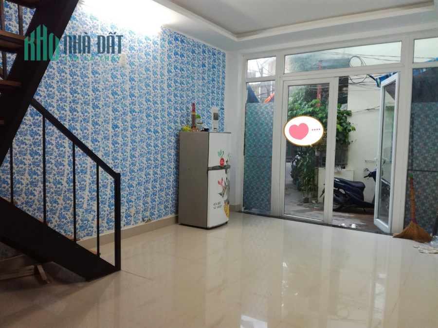 Bán nhà 100m2, sát đường Hoàng Diệu, nhỉnh 2 tỷ