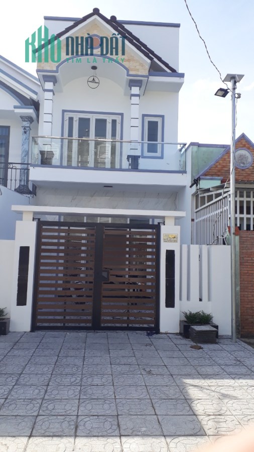 Cần bán nhà mặt tiền 1 trệt 1 lầu đường Văn Lang, phường Rạch Sỏi, TP Rạch Giá, diện tích 5x20m