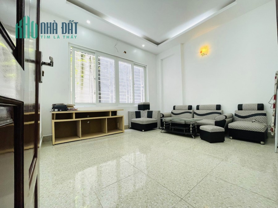 Bán nhà Văn Cao - nhà siêu đẹp - MT rộng - ngõ nông - khu cực VIP - tặng nội thất, 40m, giá 5.2 tỷ.