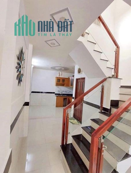 Bán gấp nhà HXH Nguyễn Duy Cung, P12, Gò Vấp, 40m2 giá 3.95 tỷ TL.