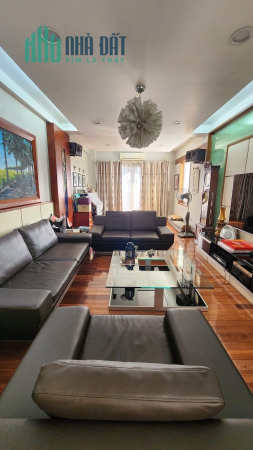 Cần bán gấp nhà Nguyễn Xiễn 60m2 mặt tiền 4.3m nhà đẹp đón tết phân lô gara