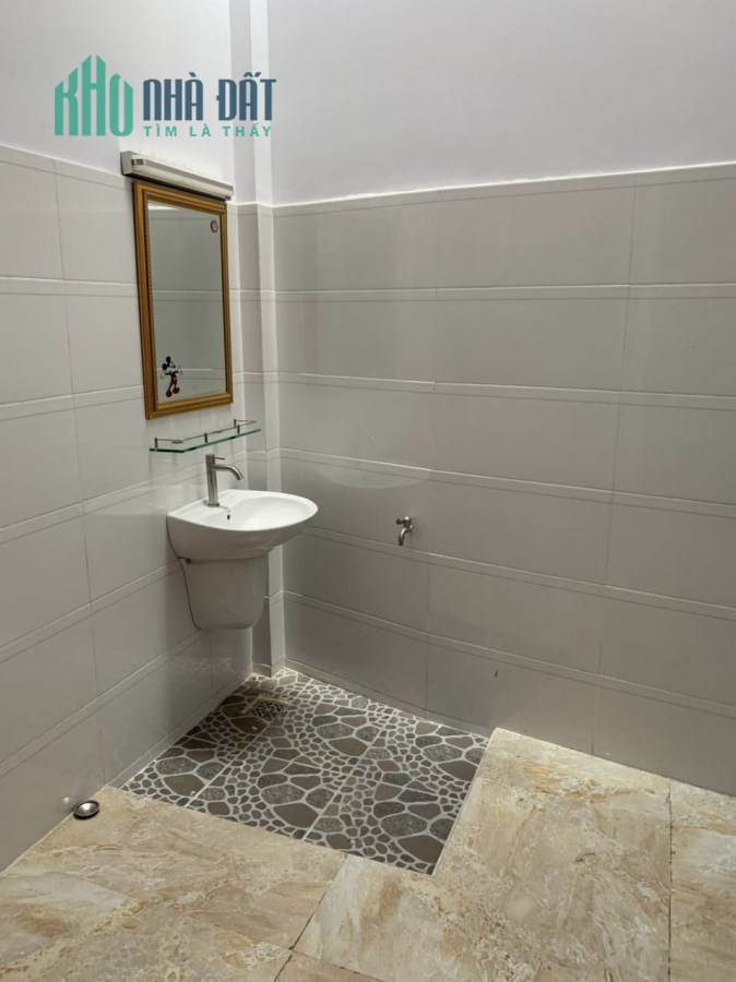 Nhà sát mặt tiền hẻm 80 thông Hoàng Hoa Thám chỉ 4ty650tr TL