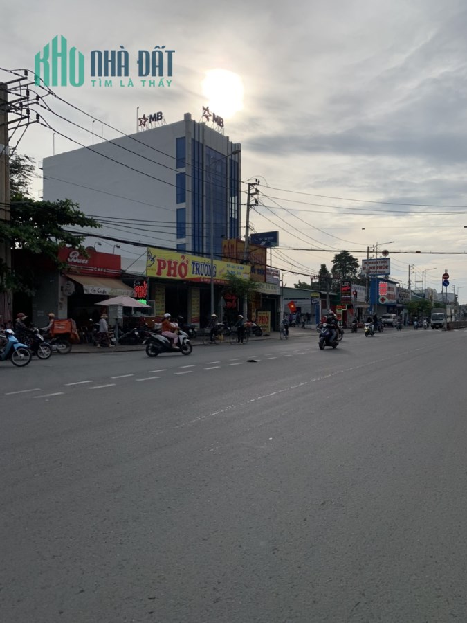Không thể rẻ hơn, Chỉ 2.4 tỷ, nhà 60m kề bến xe An Sương, HM