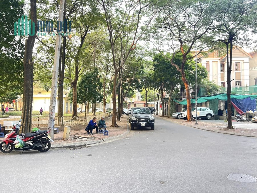 Lô đất lô góc trung tâm khu đô thị Dịch vọng 260m2 - mặt tiền 30m giá chào 88 tỷ (CTL)