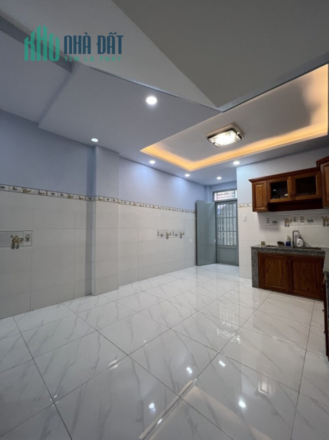 Xe Hơi 7 Chổ Đậu Cửa Nhà 4Mx16M- Bình Long- Giáp Tân Phú - 3 Phòng Ngủ - Giá 5.5 Tỷ
