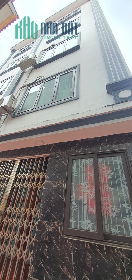 Chỉ hơn 3 tỷ có nhà 5 tầng, ô tô đỗ cổng, 37 m2, thoáng trước sau, Đức Diễn, Từ Liêm