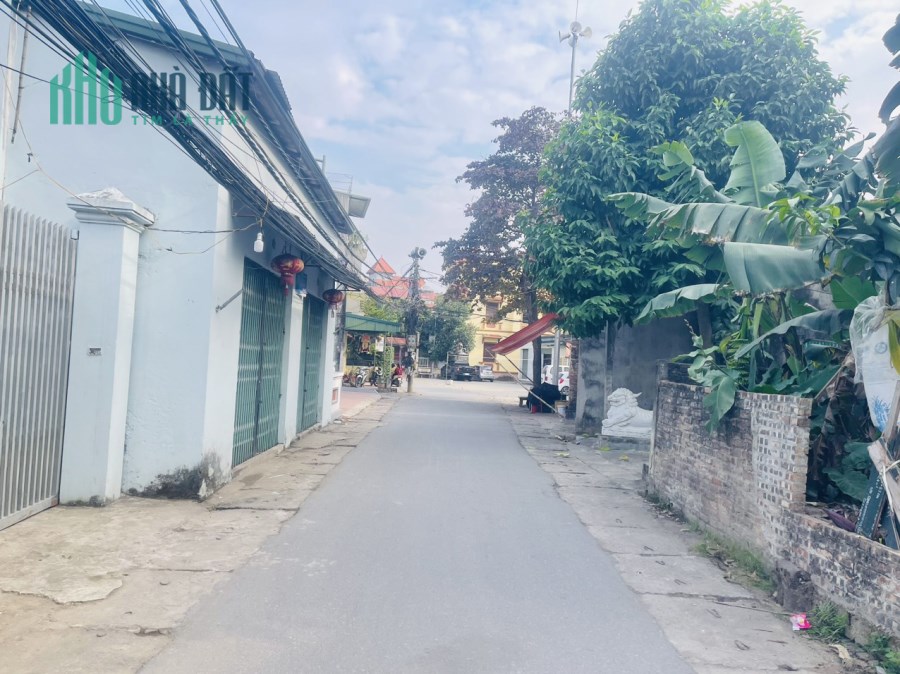 Chính chủ cần tiền bán nhanh mảnh đất 96,5m . có sẵn nhà 2 tầng 1 Tum tại Võng La Đông Anh HN