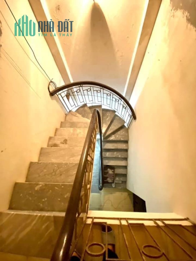 Bán nhà Lê Trọng Tấn 31m giá 3.7 tỷ nhà lô góc thoáng mát LH 0969325223 (Nga)