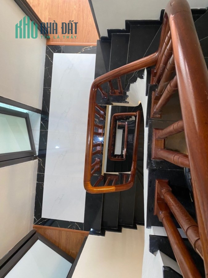 Bán nhà phố đẹp  Nguyễn Văn Cừ - Long Biên 34m2 5 tầng chỉ 4,05 tỷ nhà mới cuối măn ở luôn