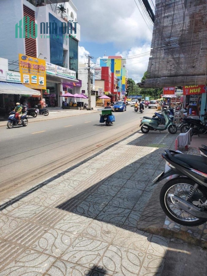 Bán nhà mặt tiền kinh doanh tại đường lớn Nguyễn Trung Trực, TT Dương Đông, Phú Quốc.