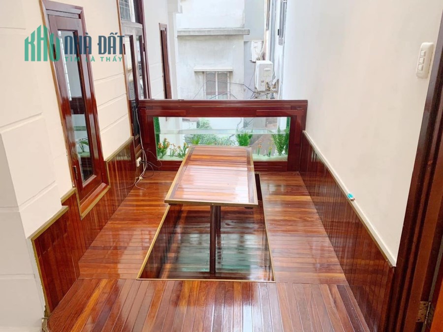 Chính chủ bán gấp nhà Nguyễn Chí Thanh, Đống Đa, ô tô đỗ cổng, 65m², 5 tầng, giá 6.3 tỷ.