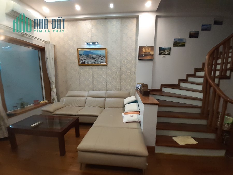 Bán nhà siêu hiếm mặt phố Lý Thường Kiệt, nhất vị trí, đường to vỉa hè rộng 45 m2