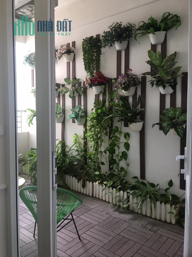 Tôi cần bán căn 2 ngủ ở TeccoGarden. Nhà mới vào ở luôn tháng 12 này, đã có sổ. Giá 2,4T