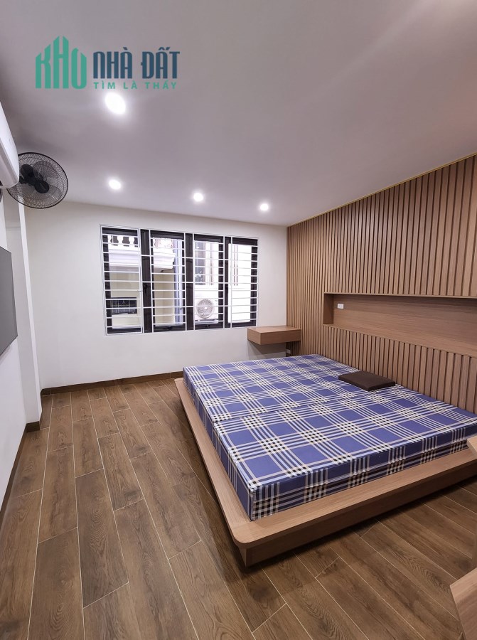 Bán nhà Văn Cao, Ba Đình  30M Ra Phố 40M2X4 Tầng, giá 5 Tỷ2