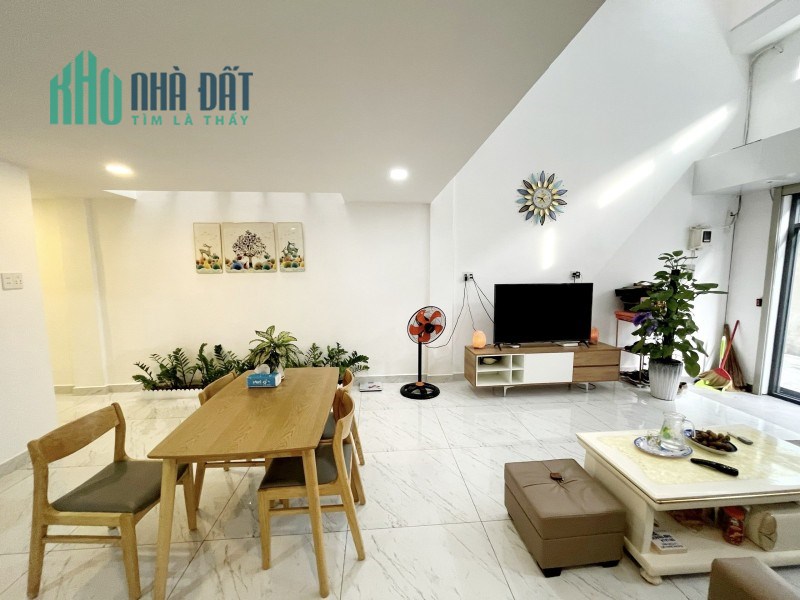BÁN NHÀ HXH TRƯỜNG CHINH 2 TẦNG BTCT,  80M2  NGANG 5.3M CHỈ NHỈNH 4 TỶ