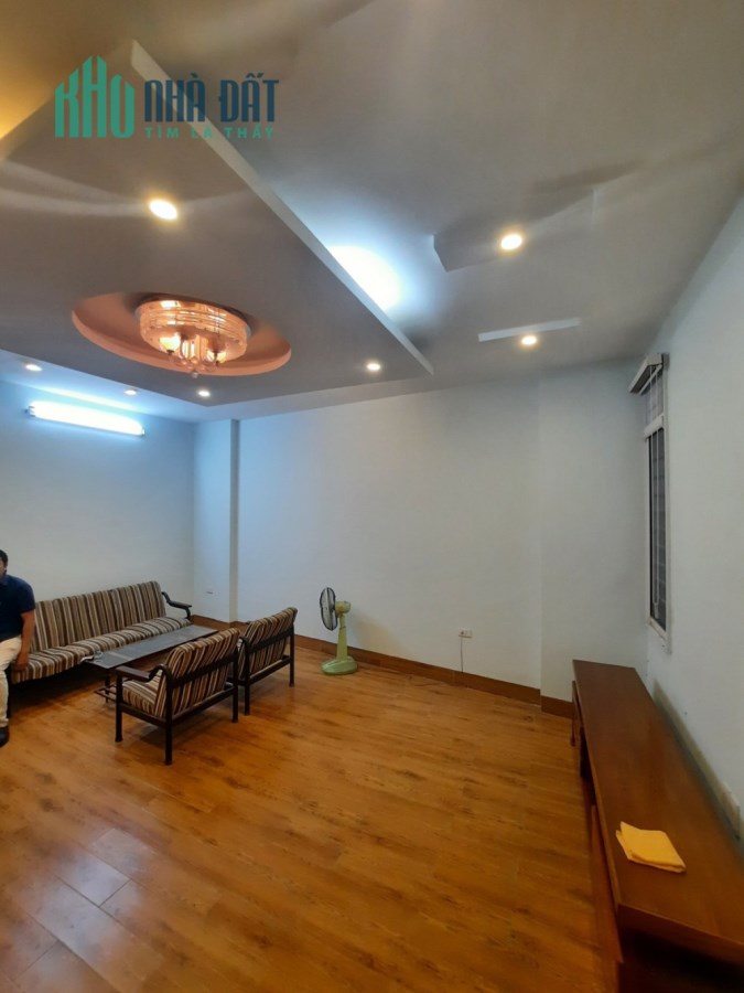 Bán nhà hót Nguyễn Văn Cừ  - Long Biên  54m2 mặt tiền 11m  chỉ 6.4 tỷ ngõ oto qua