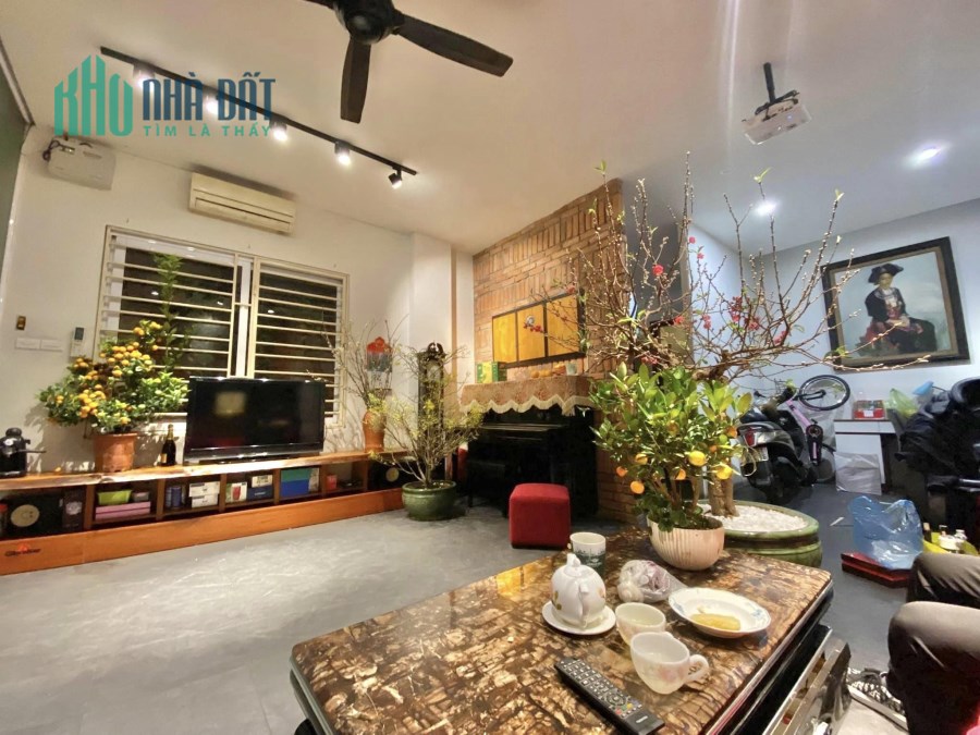 Bán nhà Trương Định, 37m2 ,Nhà đẹp quá không dám ở nữa, 3tỷ500