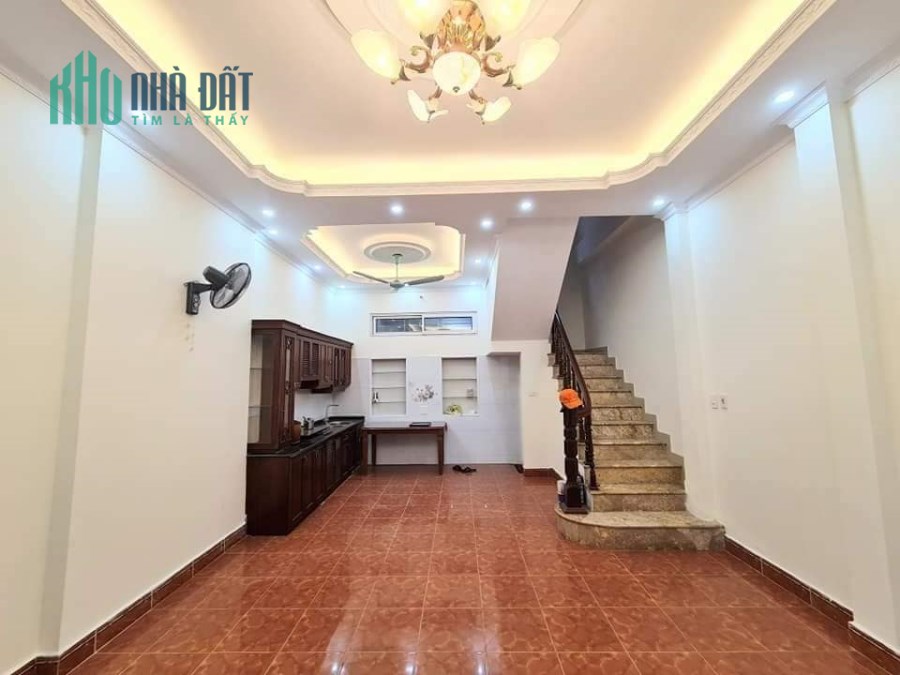 CHÍNH CHỦ CẦN BÁN GẤP NHÀ 5 TẦNG Ô TÔ KINH DOANH HOÀNG QUỐC VIỆT NHỈNH 3 TỶ