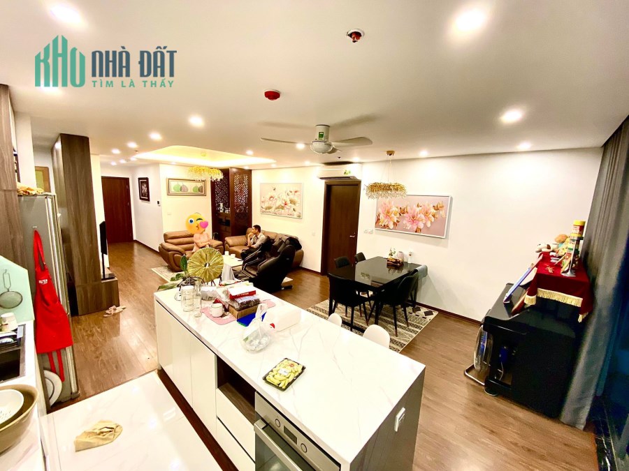 Tôi Cần bán căn hộ mới tính 100% ở toà Vimeco Nguyễn Chánh.DT: 160m2, 4 ngủ,giá: 6 tỷ