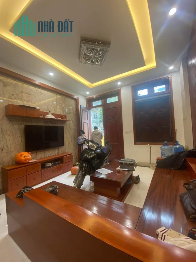 BÁN NHÀ XUÂN LA 36m2,  Ô TÔ ĐỖ CỔNG, GIÁ TỐT NHẤT KHU VỰC!