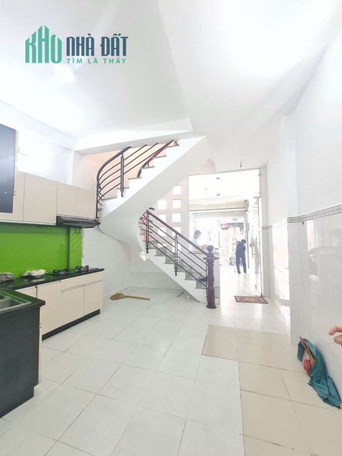 Hẻm 5m Đối diện Hà Đô. Q10. Gần 50m2. 3 tầng BTCT. Nở hậu. Chỉ 10,x tỷ.