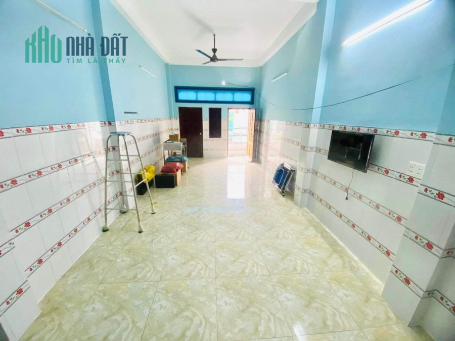 BÁN NHÀ GẤP NHÀ ĐƯỜNG HÒA BÌNH - TÂN PHÚ, 72M2, 4X18M, HẺM XE  DƯỚI 7 TỶ