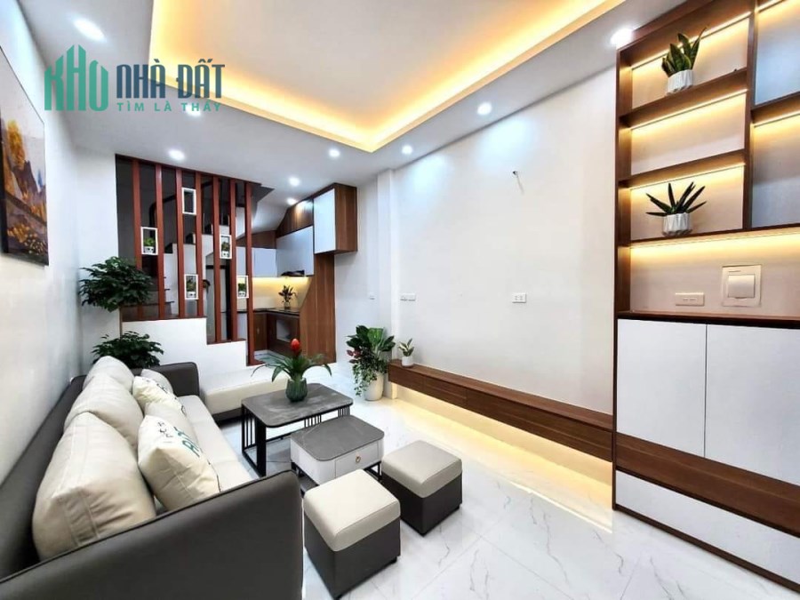 Bán nhà MỚI, GẦN PHỐ, GẦN ÔTÔ, NGUYỄN NGỌC VŨ- TRUNG HOÀ- CẦU GIẤY 30m 5 TẦNG LONG LANH CHỈ 3.99 TỶ