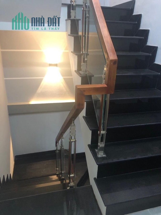 Bán Nhà Hẻm Xe Tải giáp Tân Phú 40m2 gần Mặt tiền, 4 Tầng 4 PN giá 4tỷ6.