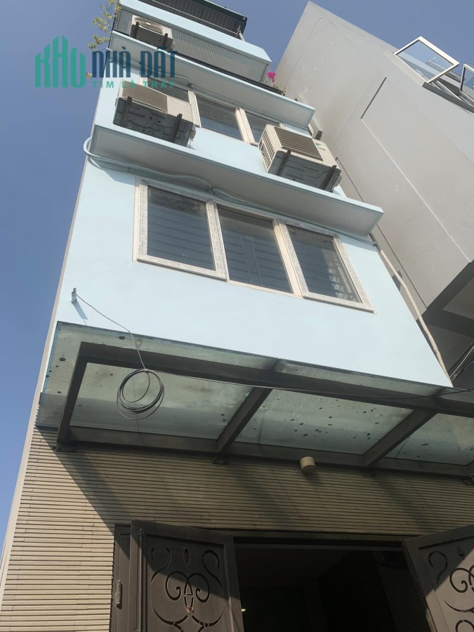 Nhà đẹp Nguyễn Khoái full nội thất ở ngay 42m2 x 4 tầng tự xây giá nhỉnh 3 tỷ, ô tô đỗ cửa