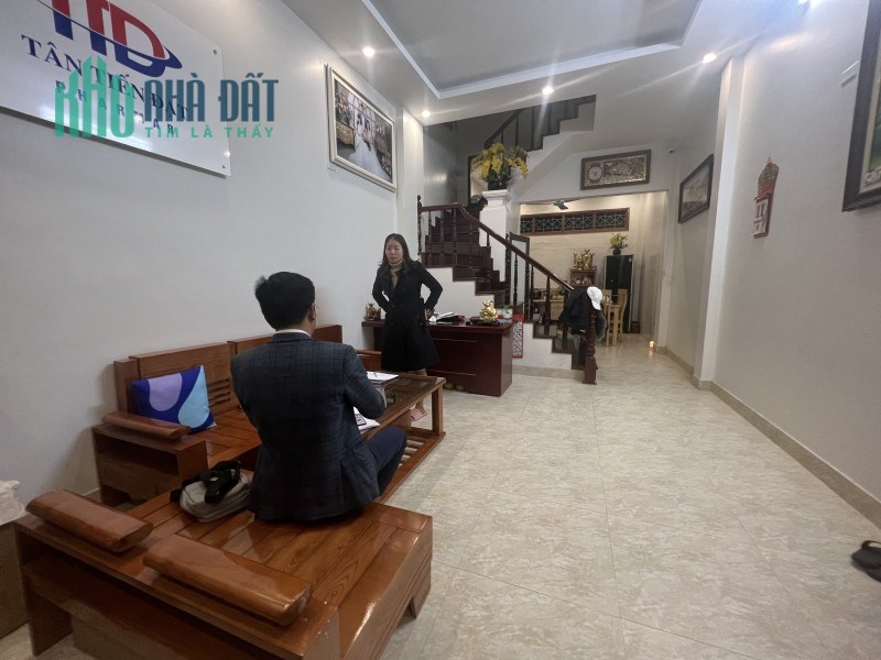 GẤP GẤP! Bán nhà Vũ Trọng Phụng, SÁT PHỐ, ở luôn, Nội thất VIP, 43m2*4T giá 4.2tỷ.