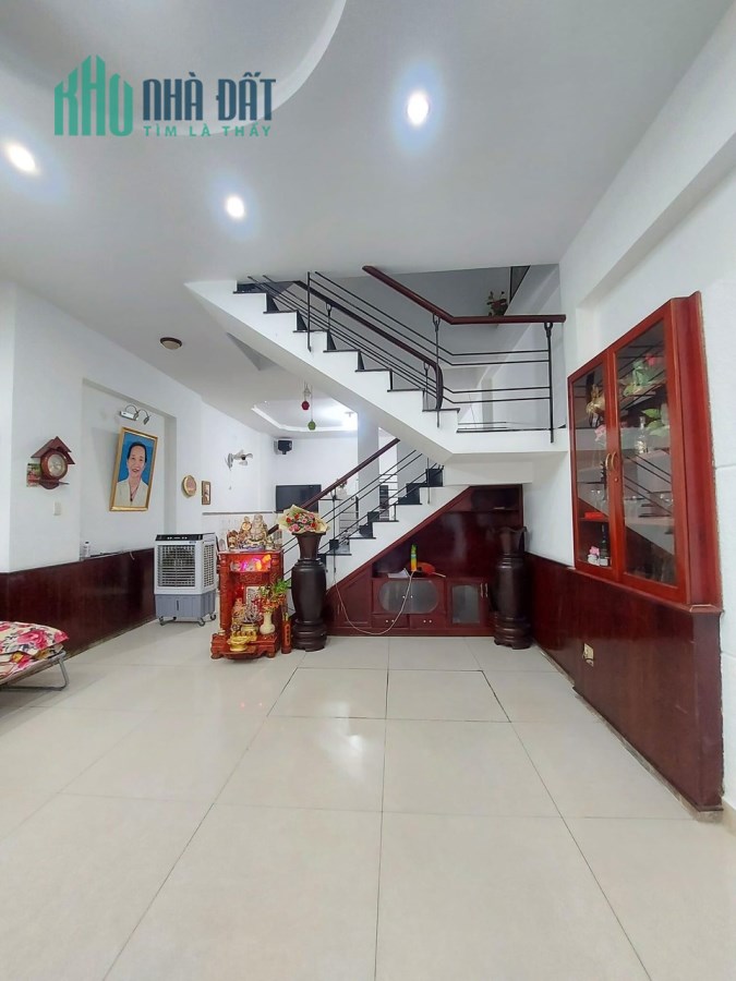 BÁN GẤP NHÀ CAO THẮNG QUẬN 10 - 60M2 
ÔTÔ VÀO NHÀ , SÁT MẶT TIỀN - NHỈNH 7 TỶ RẼ NHẤT KHU VỰC.