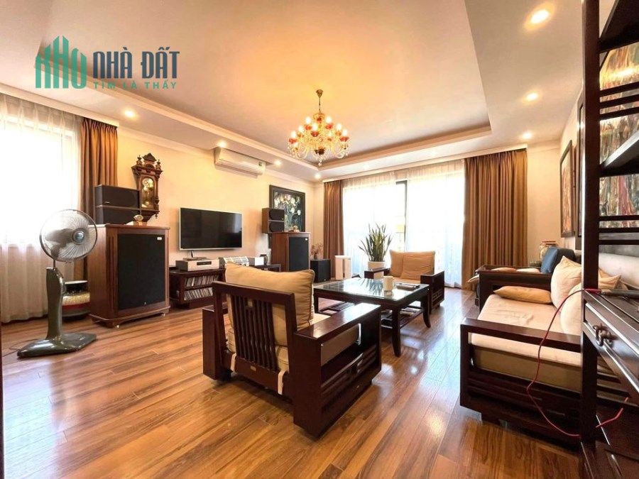 Bán nhà  ngõ 97 Văn Cao, Ba Đình, nhà đẹp sáng thoáng ,  34m, 5 tầng, giá 5 tỷ ba trăm triệu.