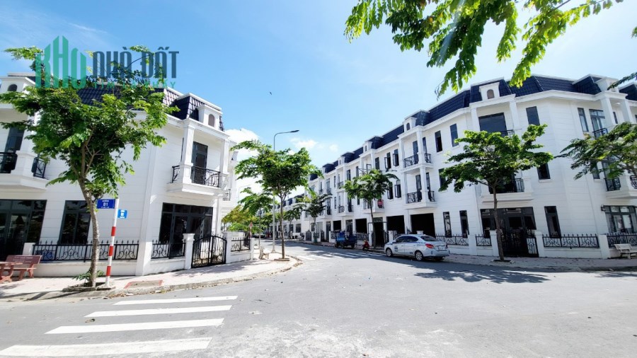 Bán nhà phố thiết kế Tân Cổ Điển Phước Điền Citizen Bình Dương thanh toán 30% nhận nhà