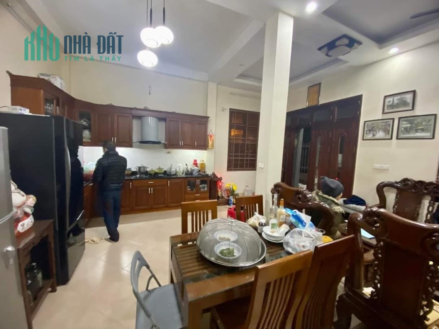 Bán nhà  Văn Cao, Ba Đình, 40m, MT 6m, giá 4 tỷ1.