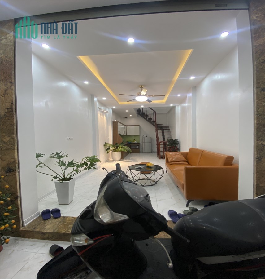 Bán nhà Dương Văn Bé. Sát Time city. 35m x 5 tầng. 3,3 tỷ có thương lượng